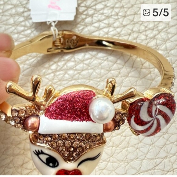 Betsey Johnson Santa Bracelet with Red and White Accents Nwt - Picture 4 of 4